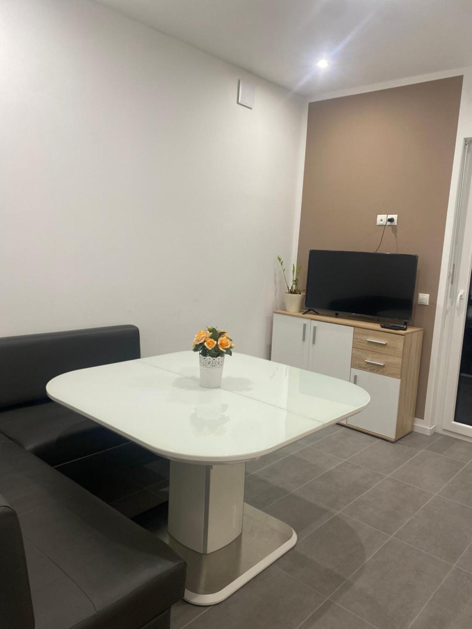 Shp Apartmentwohnung Appartement *